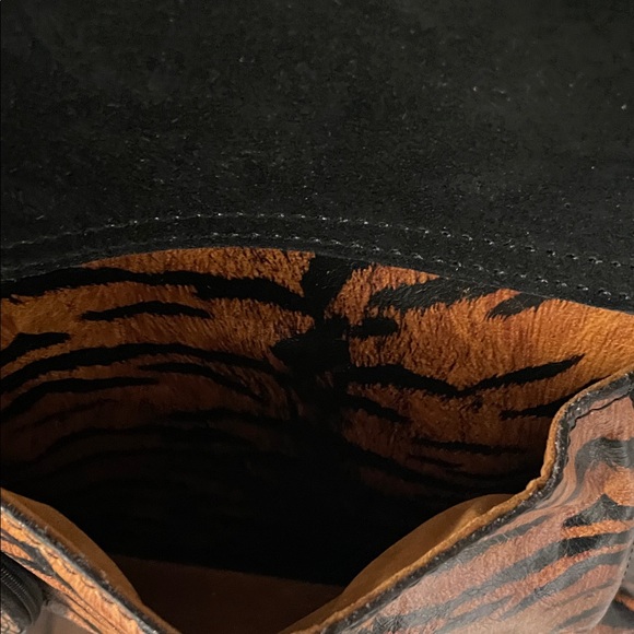 Patricia Nash Tiger Stripe Leather Crossbody Bag - Picture 7 of 16